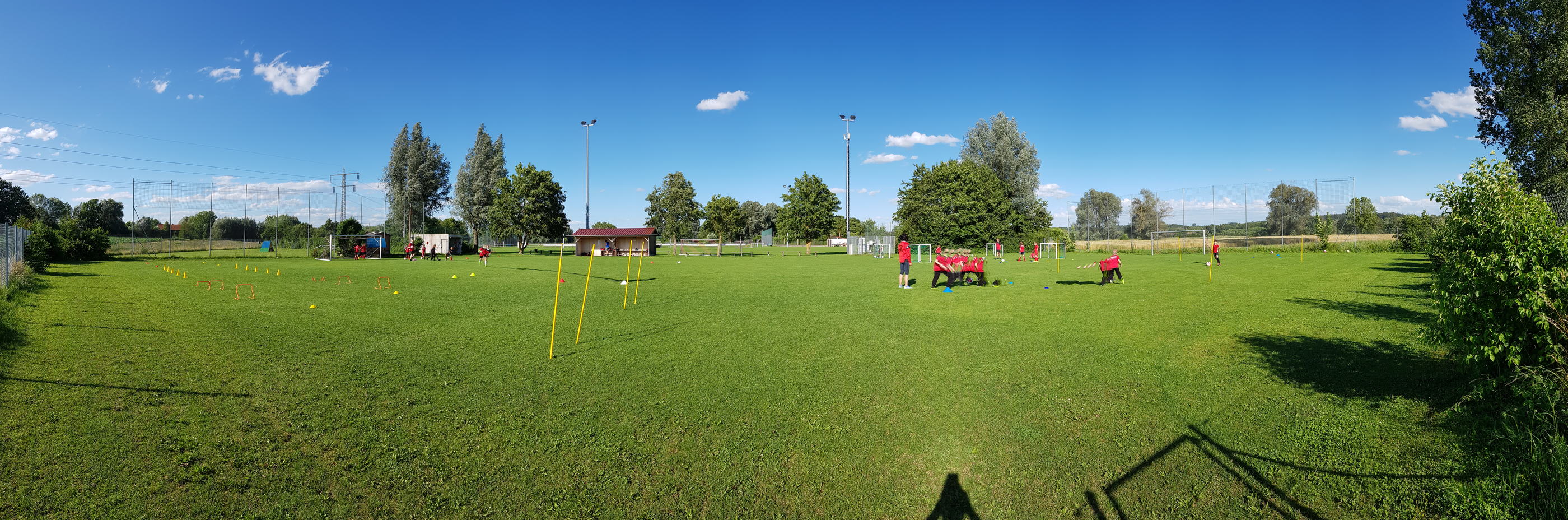 Der Sportplatz des SV LA-Münchnerau beim Jugendtraining